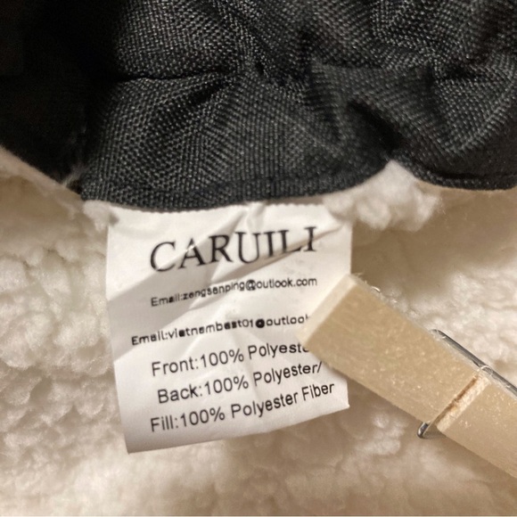 Caruili Stroller Cover in Cozy White Fleece & Waterproof Black Fabric - Picture 7 of 9